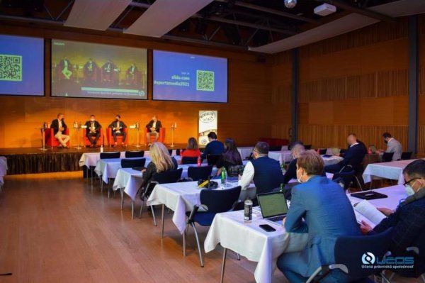 DVOJ_konf_Foto_1_page_001